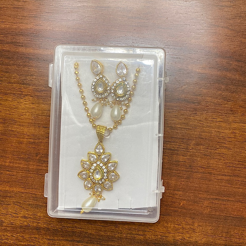 Brand new Indian jewelry necklace set.